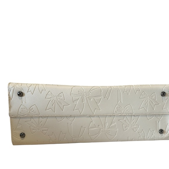 Betsy Johnson XOKiara2 Embossed Bow Tote & Wristlet NWT - Picture 4 of 8